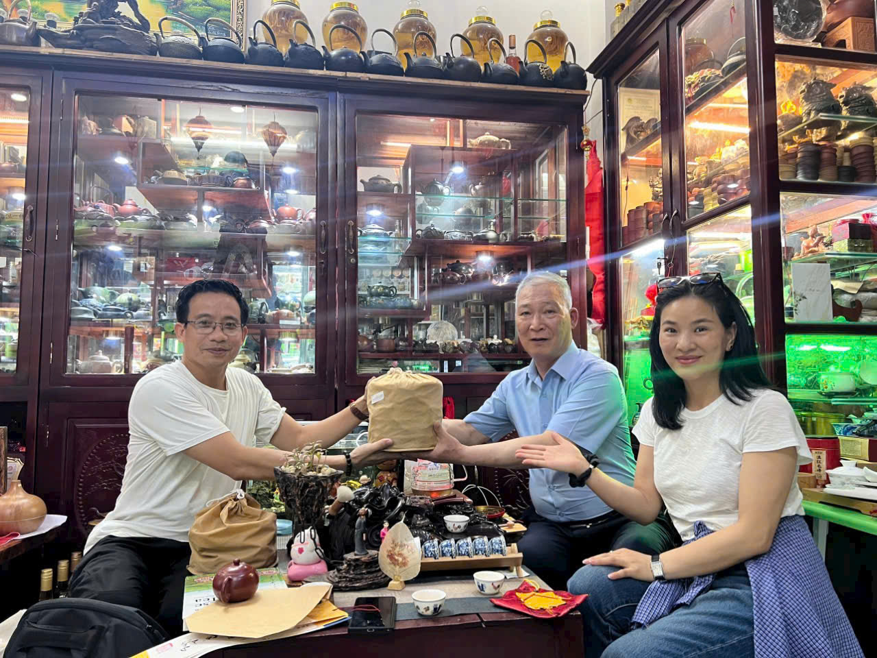 Hành Trình Trà Cổ: Người Sài Gòn Và Kho Báu Trà Phổ Nhĩ Song Hỉ Phúc 1999